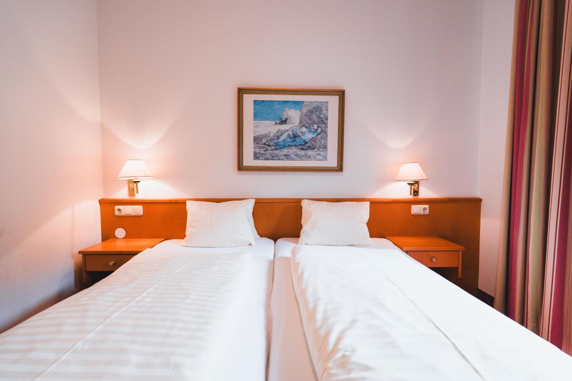 Hotel Rauscher - Das Naturteichparadies バート・ホーフガシュタイン エクステリア 写真